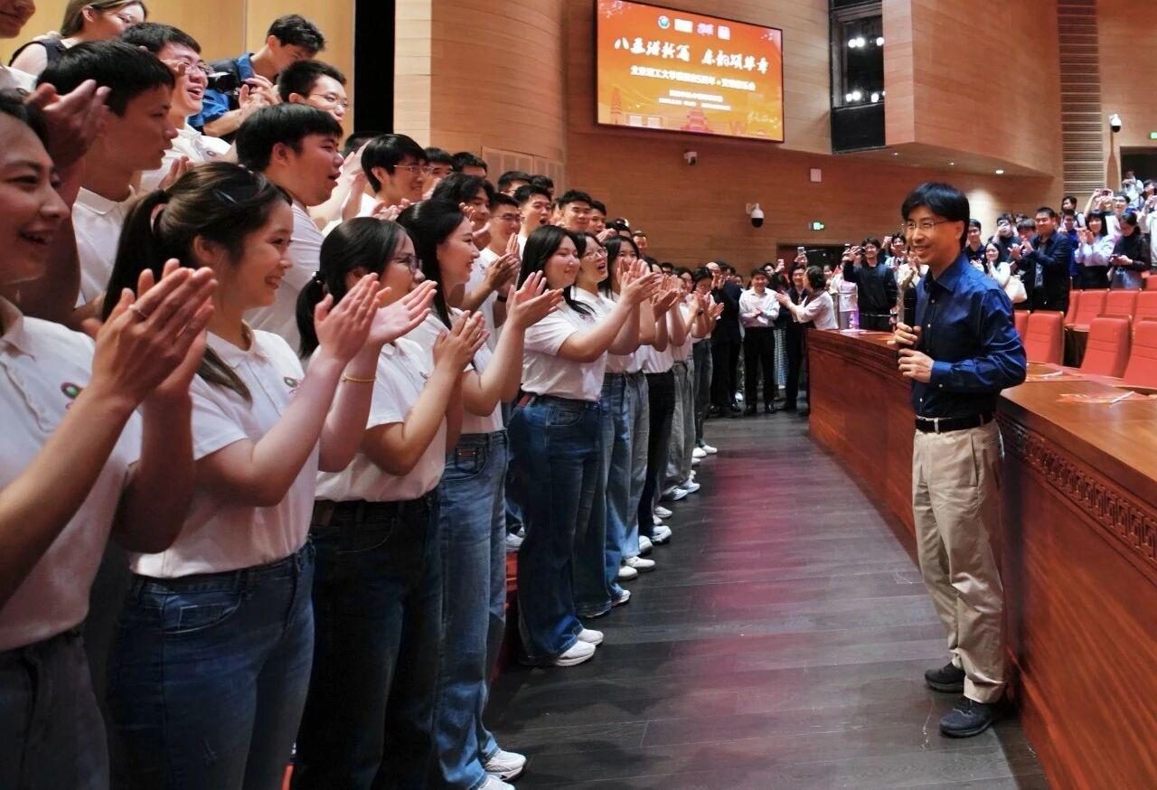 躬身力行青春服务显担当