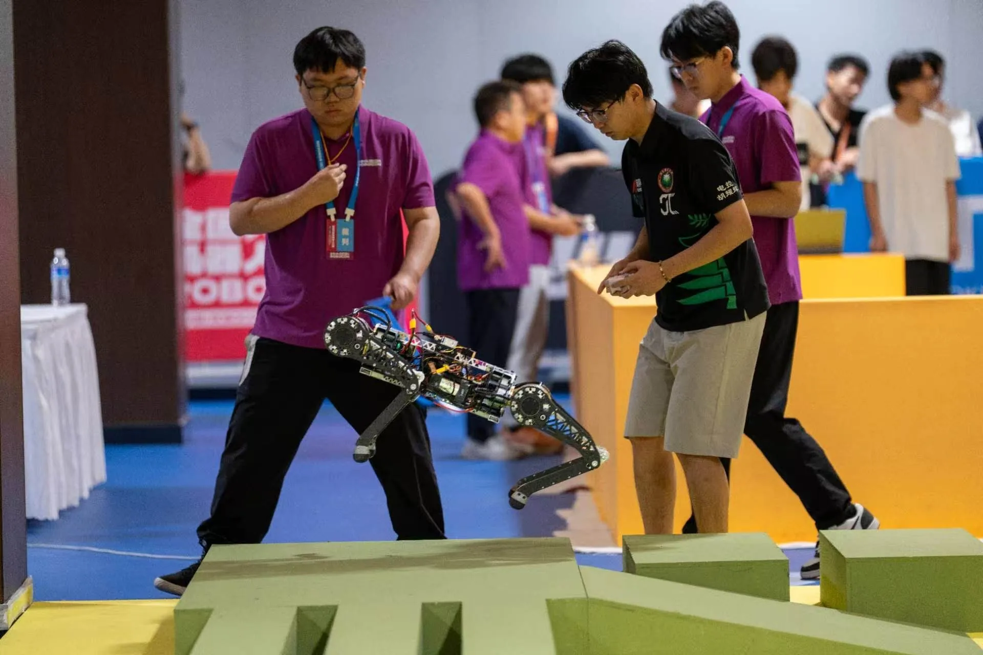 2026 ROBOCON 仿生足式机器人比赛现场